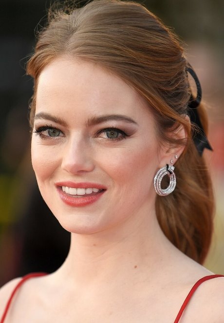 Emma Stone art star gallery