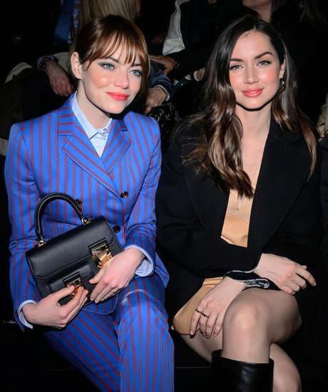 Emma Stone star nude archive