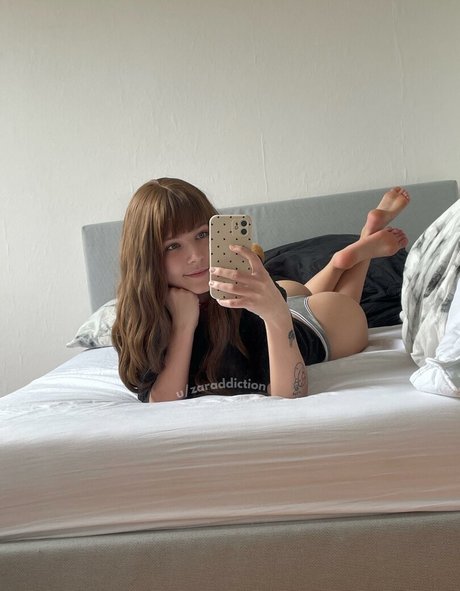 Zaraddiction erotic actress img