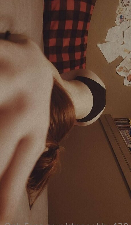 stoner bby420 beautiful actress pic