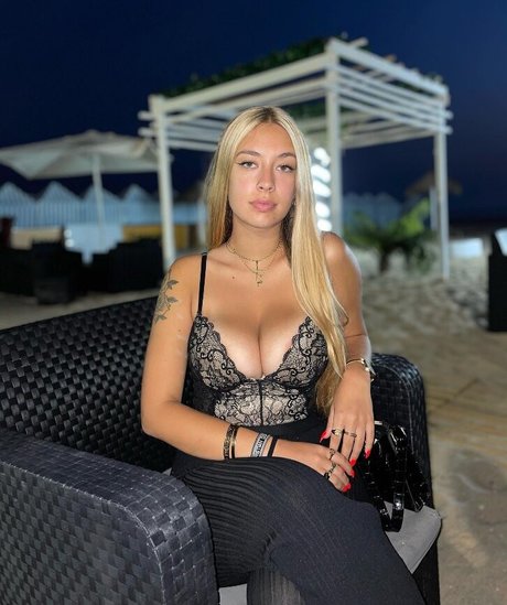 rafaelamoutinho hot star image