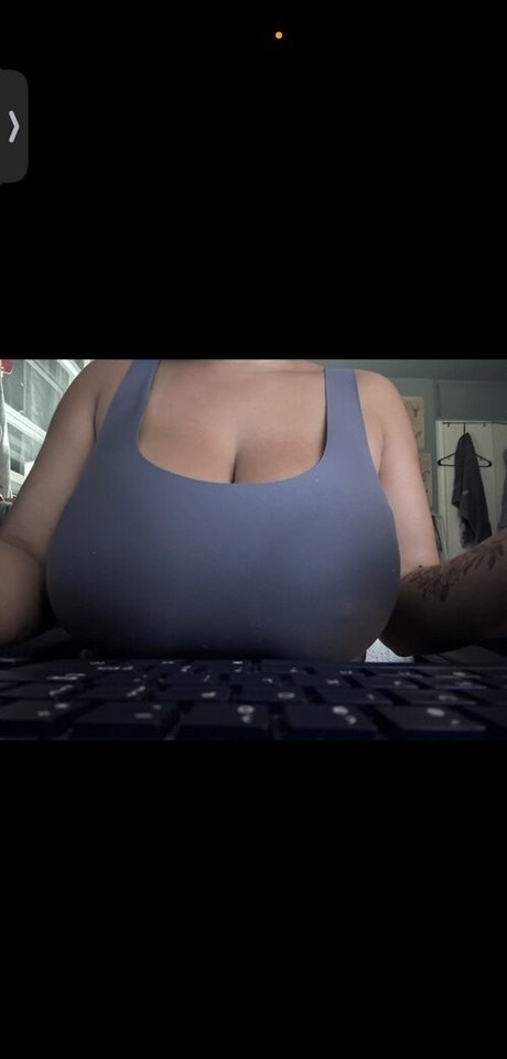 Jinxluvfil sexy pornstar image