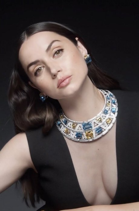 Ana De Armas top model pic