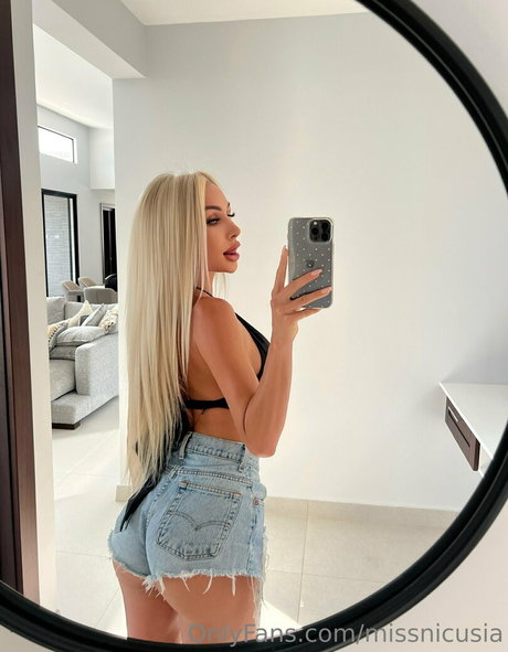 missnicusia erotic model galleries