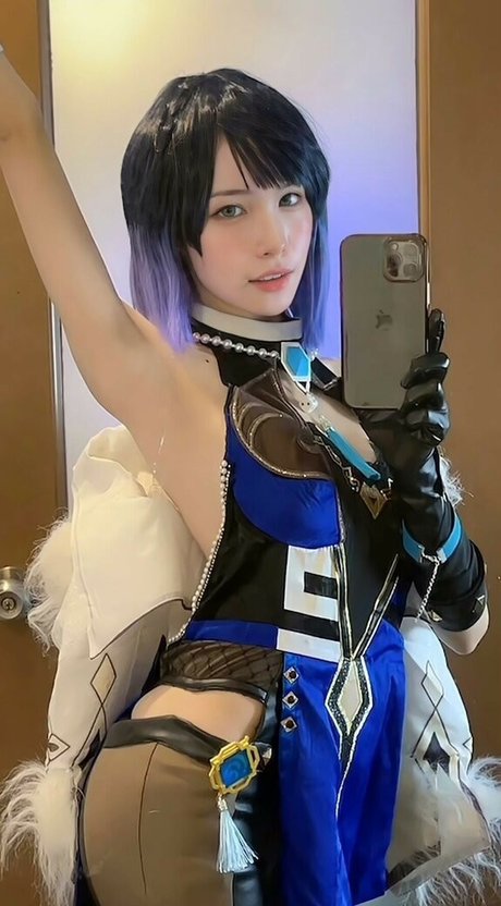 Lolaaasaur nude model pics