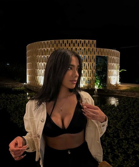 Dua Lupe pretty actress images