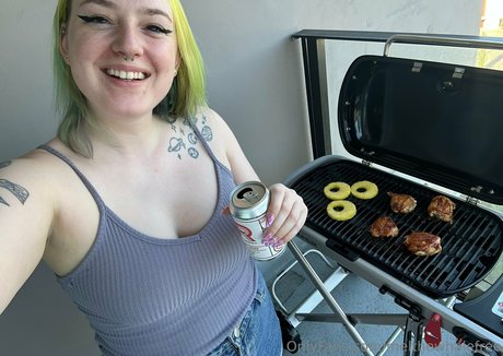 melthewhalefree erotic pornstar archive