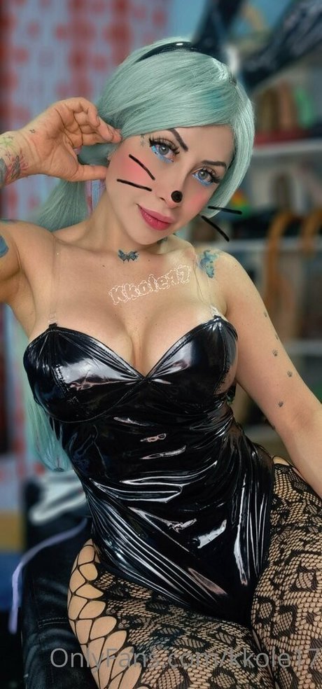 Kkole17 art model pic