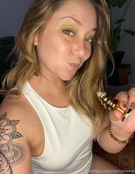 remymeow hot pornstar photo