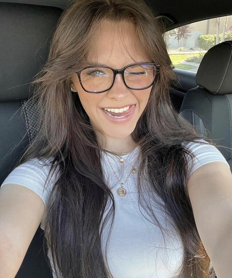 Emma Marie model img