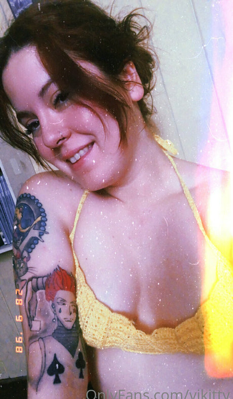 vikitty nude model image