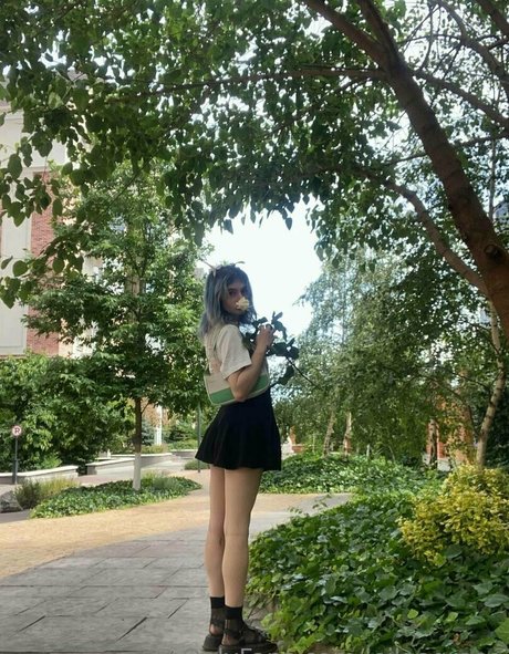 leilaagrace model art galleries