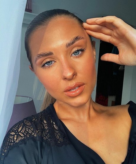 Morgan B model nudes pics