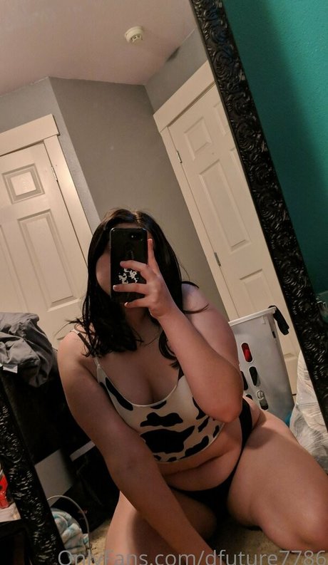 dfuture7786 naked star photos