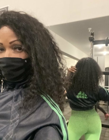 shemale 23cm adult star img