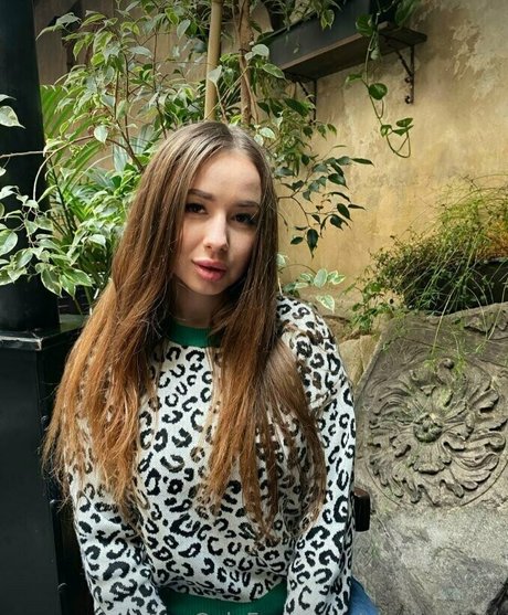 alicee kisss erotic star pic