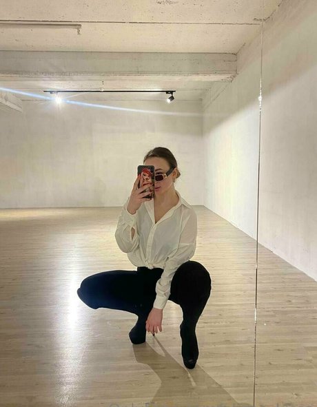 alicee kisss art actress pictures