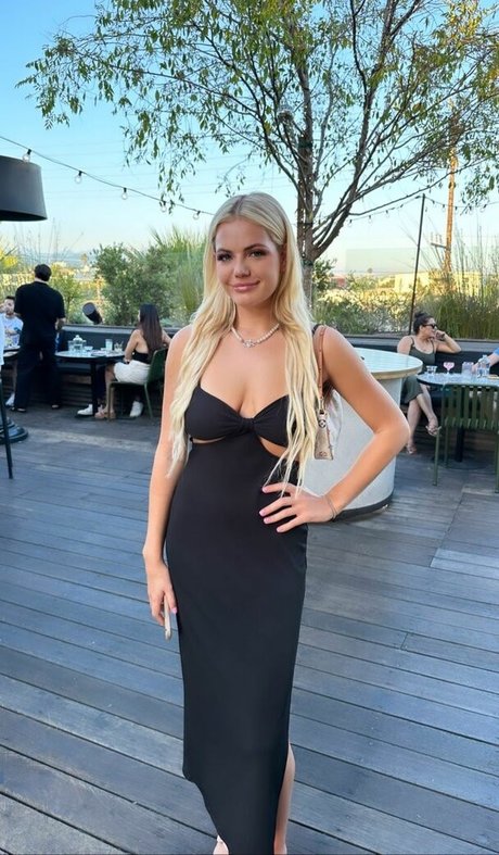 Kyla Deaver art model image