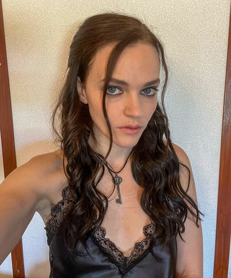 Madeline Brewer beautiful model gallery
