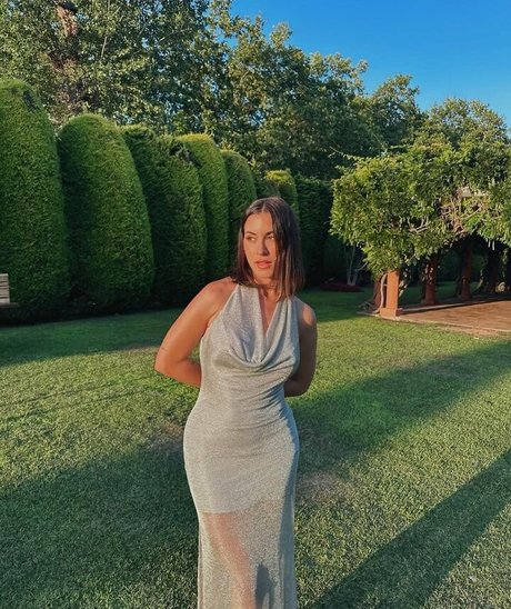 paulagonu nude star photo