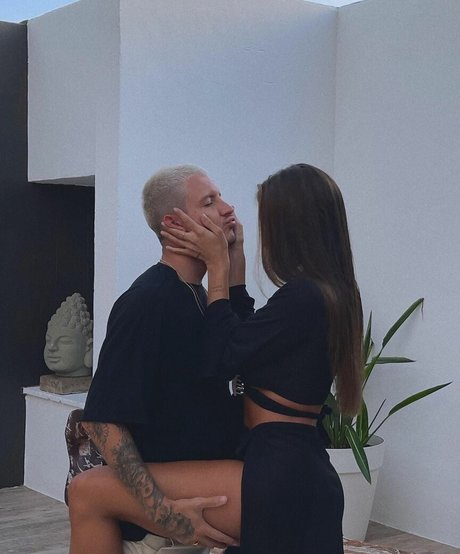 paulagonu pornstar nude pic