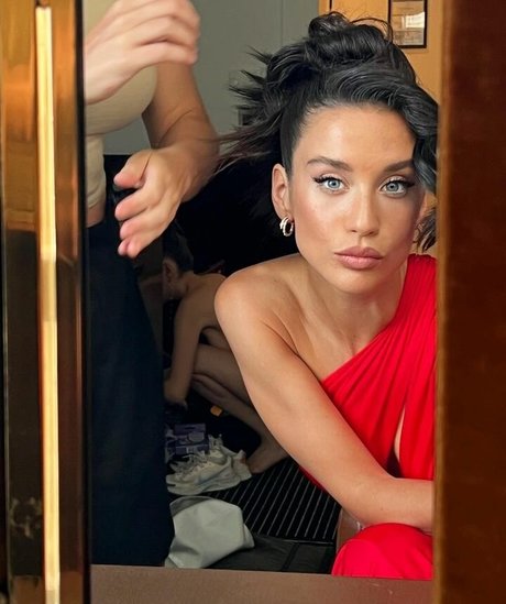 Maria Pedraza Profile pic