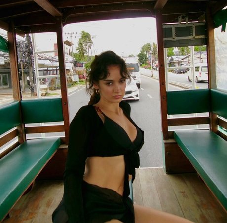 Maria De Nati art model galleries