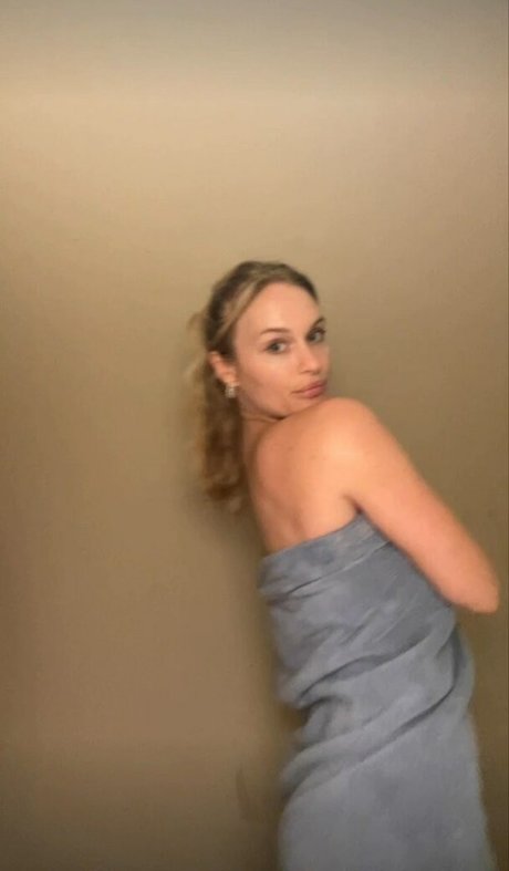 Leven Rambin model erotic picture