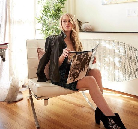 Leven Rambin nice model photo