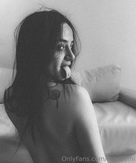 rosedomi exclusive model photo