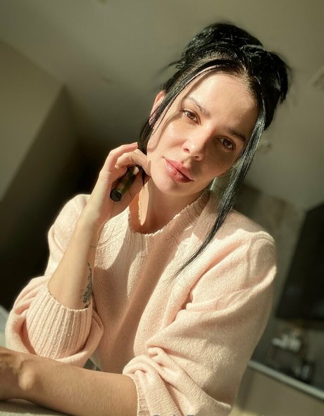 artease xxx model img