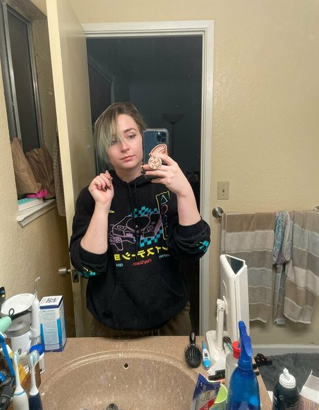 msc adventures model high quality pic