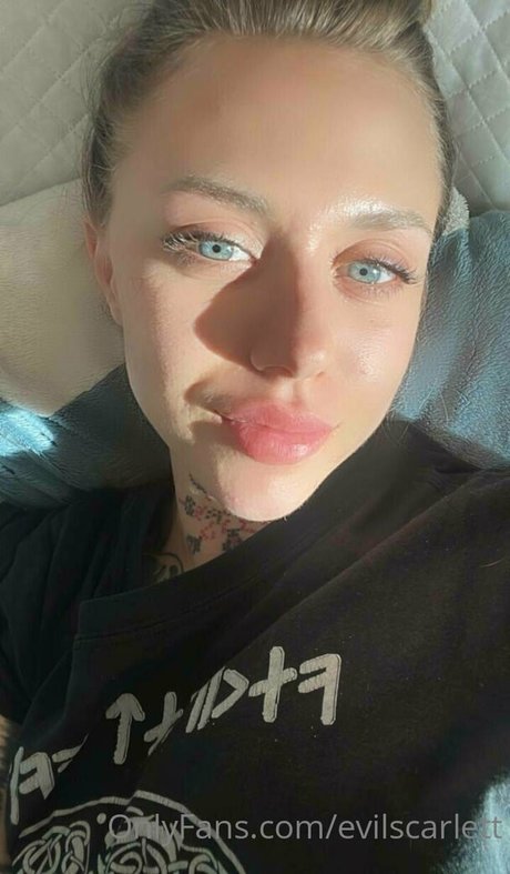 evilscarlett exclusive model pictures