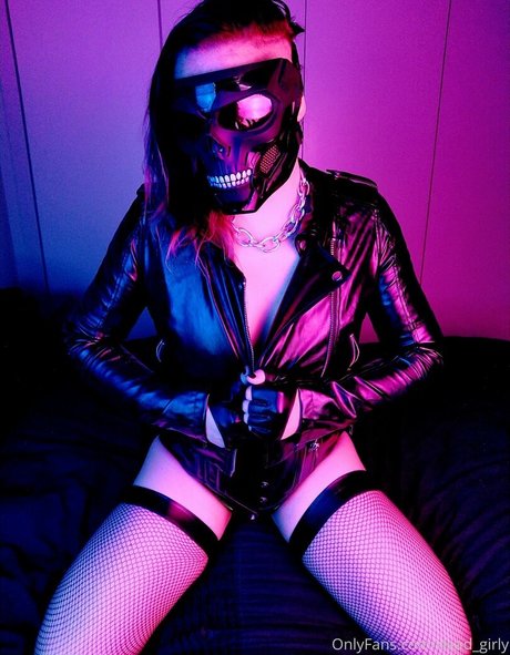 dead girly model top image