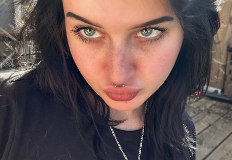 x cherrybxmb x Profile pic