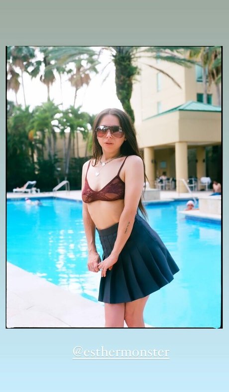 Esther Povitsky perfect model photo