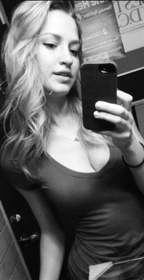 Gabby Downing model hd photos