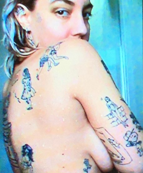 Velvetears hot model picture