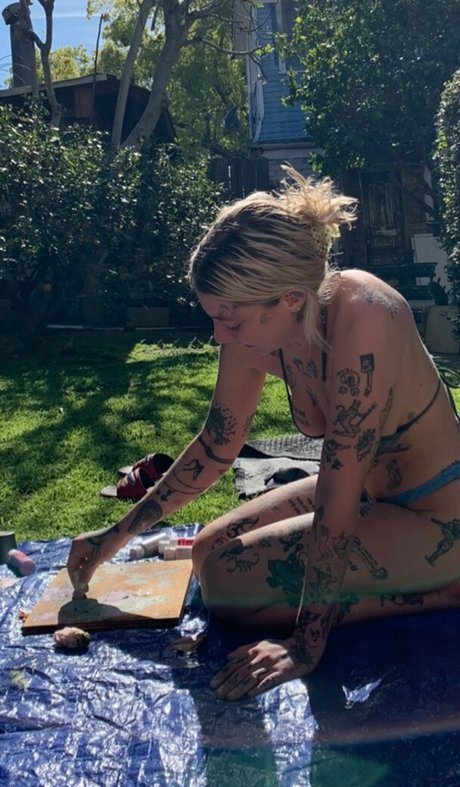 Velvetears model xxx gallery