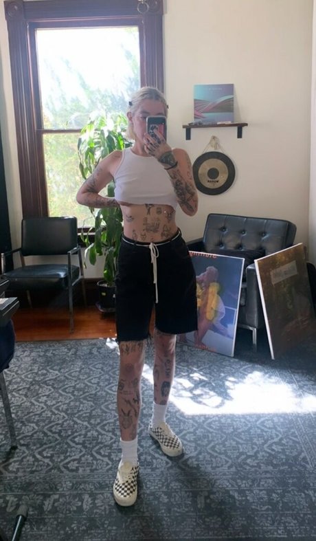 Velvetears pornstar naked picture