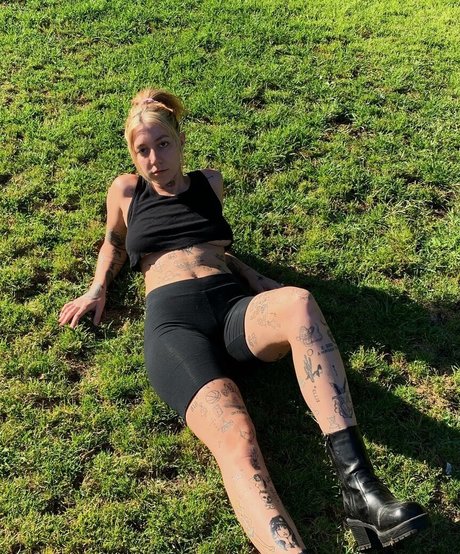 Velvetears pretty actress picture