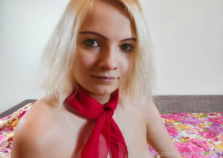 cuteandblondy hd model picture