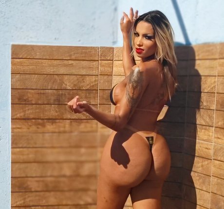 Carine Kishi model art gallery