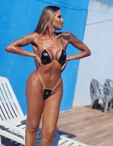 Carine Kishi model hot img