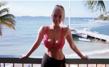 andi111 erotic star pic