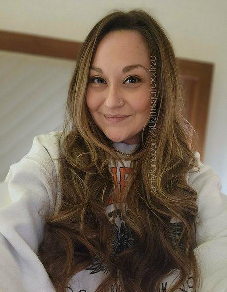 littlemissjuliaxxfree nudes model photos