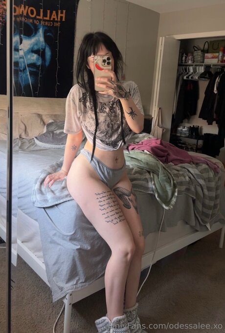 odessalee xo naked pornstar image