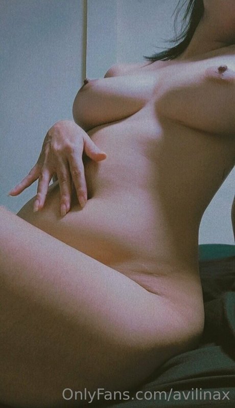 avilinax model perfect images