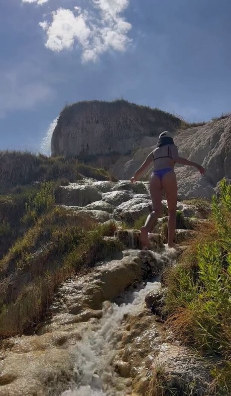 Shanti Tan sexy actress image