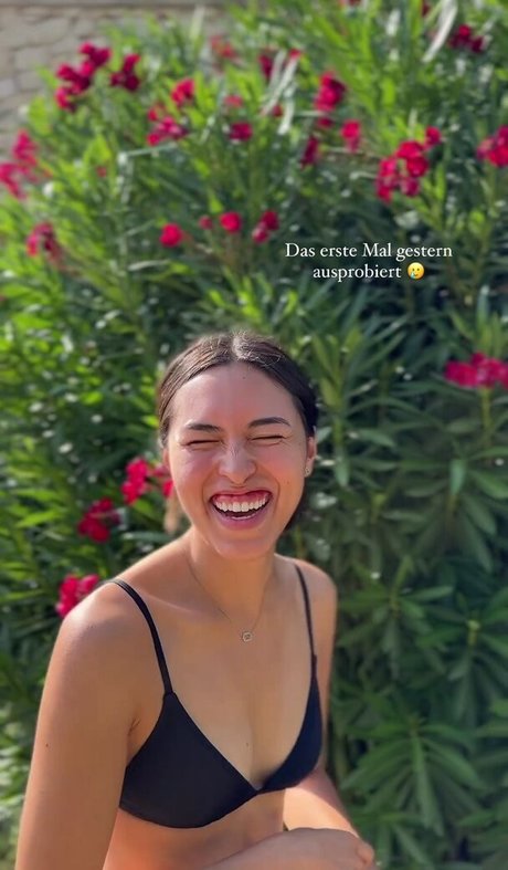 Shanti Tan pornstar pretty photos